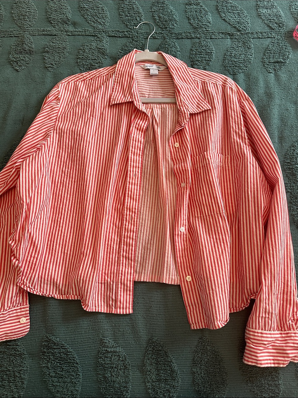 Old Navy cropped shirt large